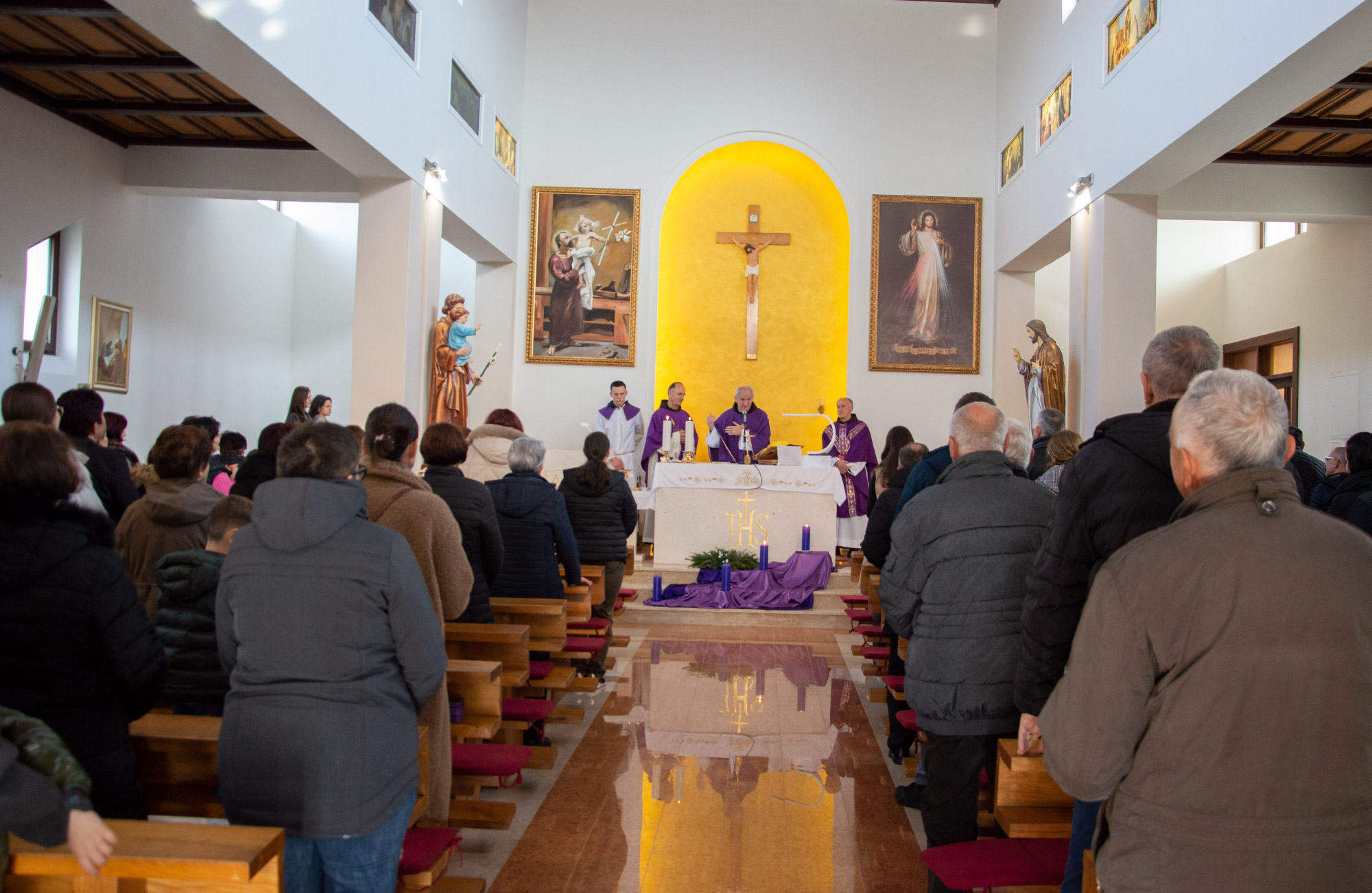 Izbično - blagoslov spomen ploče odvedeni i pogubljenim franjevcima