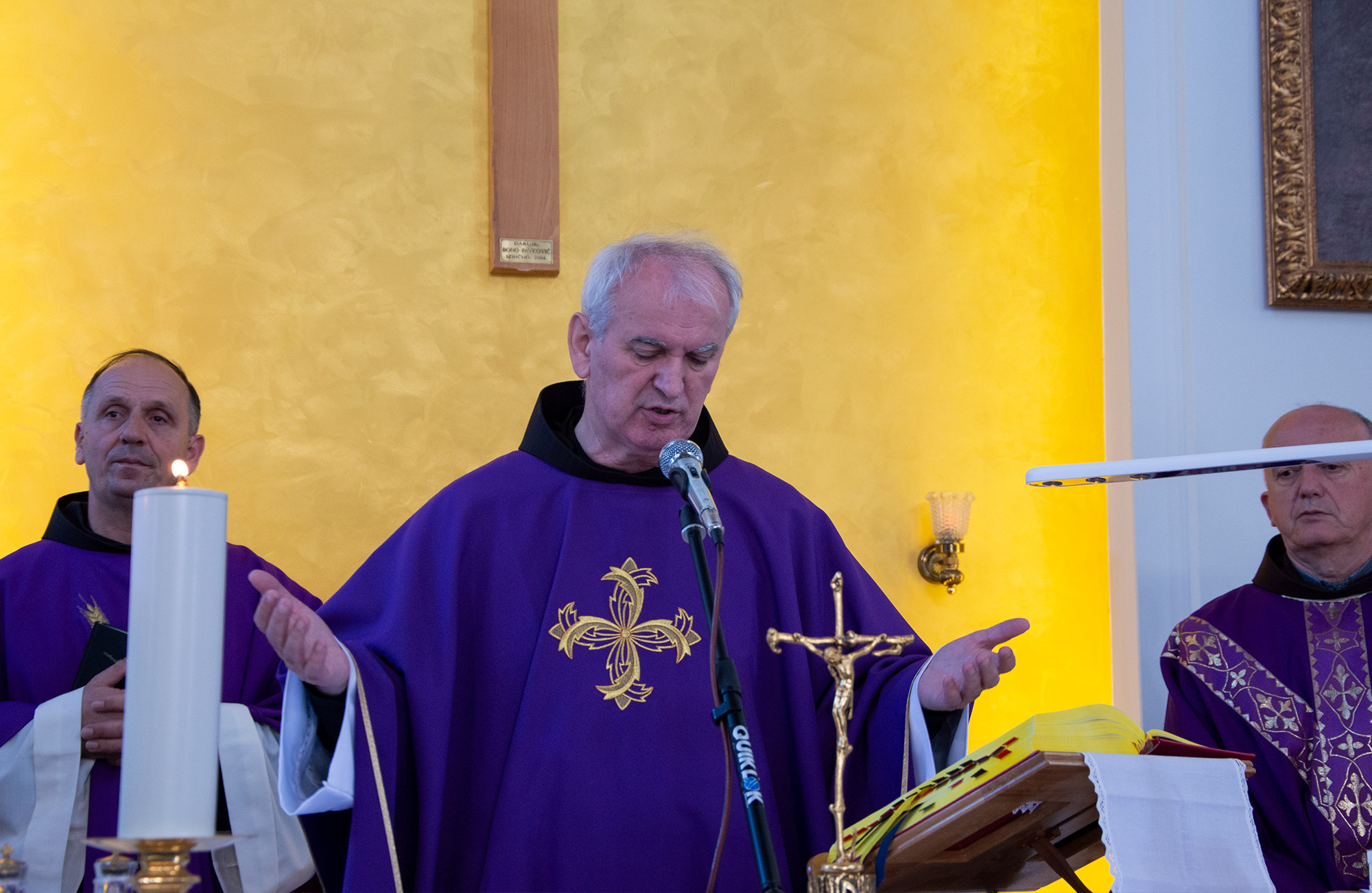 Izbično - blagoslov spomen ploče odvedeni i pogubljenim franjevcima