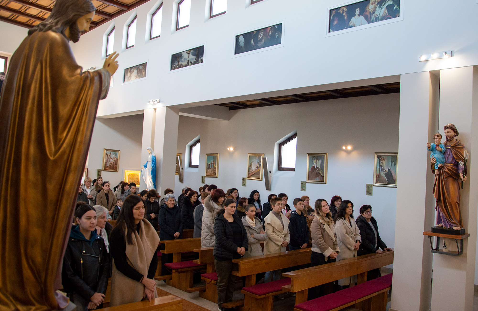 Izbično - blagoslov spomen ploče odvedeni i pogubljenim franjevcima