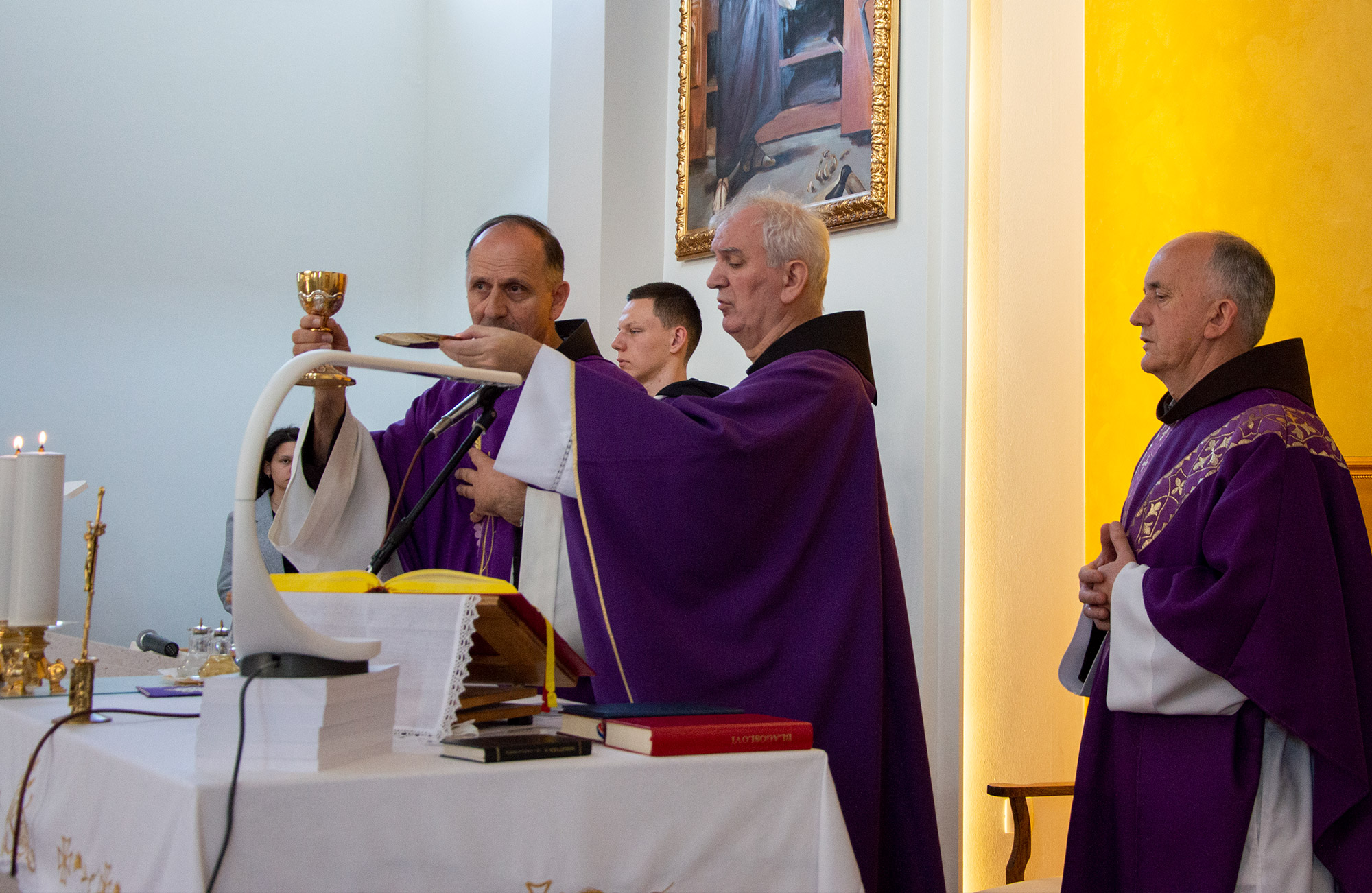 Izbično - blagoslov spomen ploče odvedeni i pogubljenim franjevcima